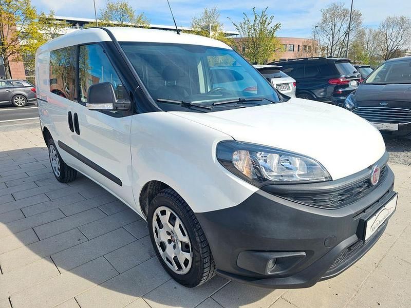 Gebraucht Fiat Doblò 95 PS (69 kW) 2020 Weiß Van / Kleinbus