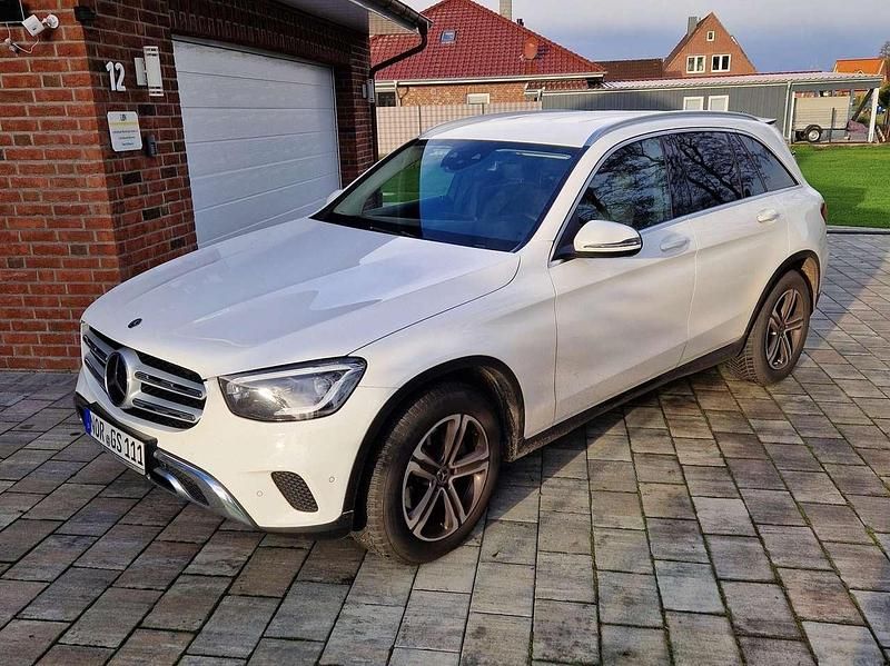 Weiß Gebraucht 2020 Mercedes GLC220 SUV | 32.900 € (Superpreis) - Bild 1/4