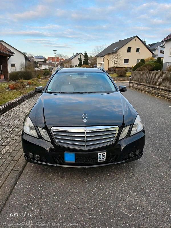 Gebraucht Mercedes E200 136 PS (100 kW) 2011 Schwarz Kombi