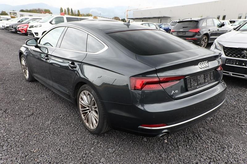 Gebraucht Audi A5 Sportback Sport 150 PS (110 kW) 2019 Metallic Kleinwagen