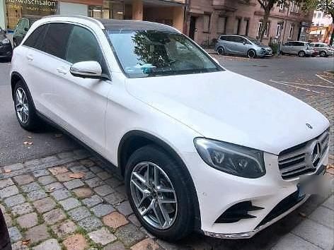 Weiß Gebraucht 2017 Mercedes GLC220 AMG line Limousine | 28.900 € (Fairer Preis) - Bild 1/4