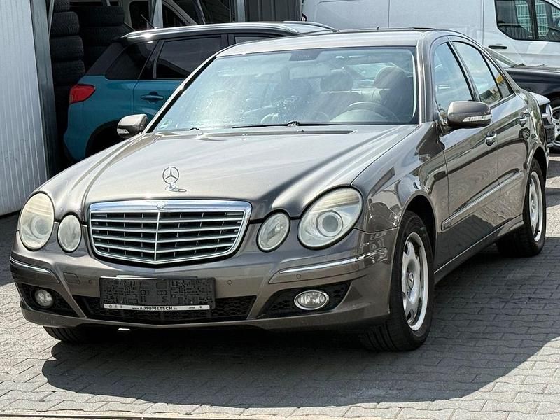 Braun Gebraucht 2007 Mercedes E280 Elegance Limousine | 3.999 € (Fairer Preis) - Bild 1/4