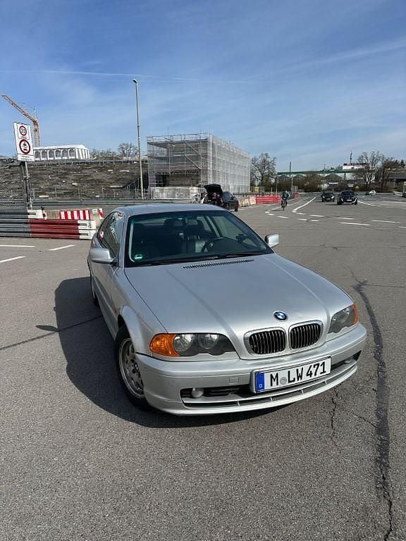 Gebraucht BMW 320 Basis 170 PS (125 kW) 2001 Silber Coupé