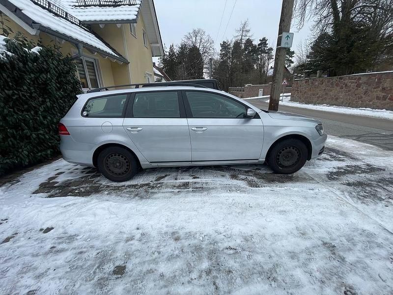 Gebraucht VW Passat 122 PS (89 kW) 2011 Silber Kombi