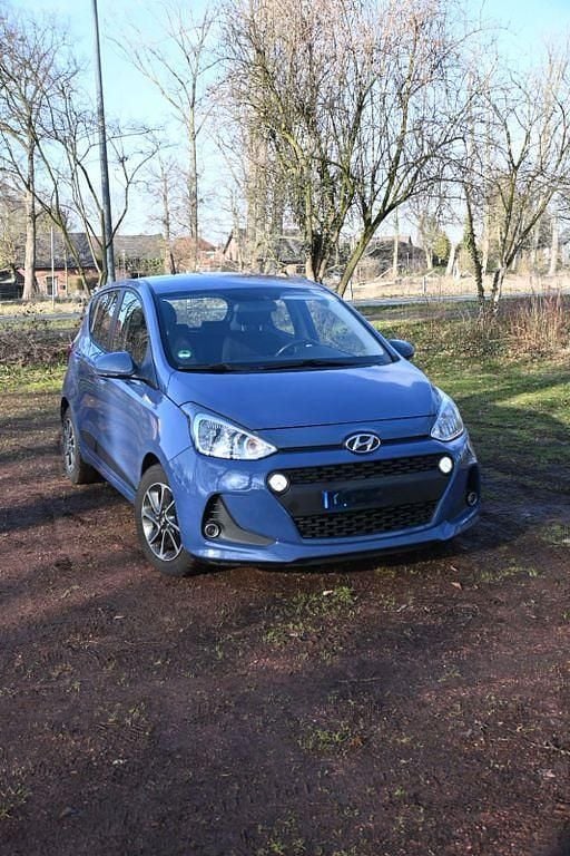 Gebraucht Hyundai i10 67 PS (49 kW) 2018 Blau Kleinwagen