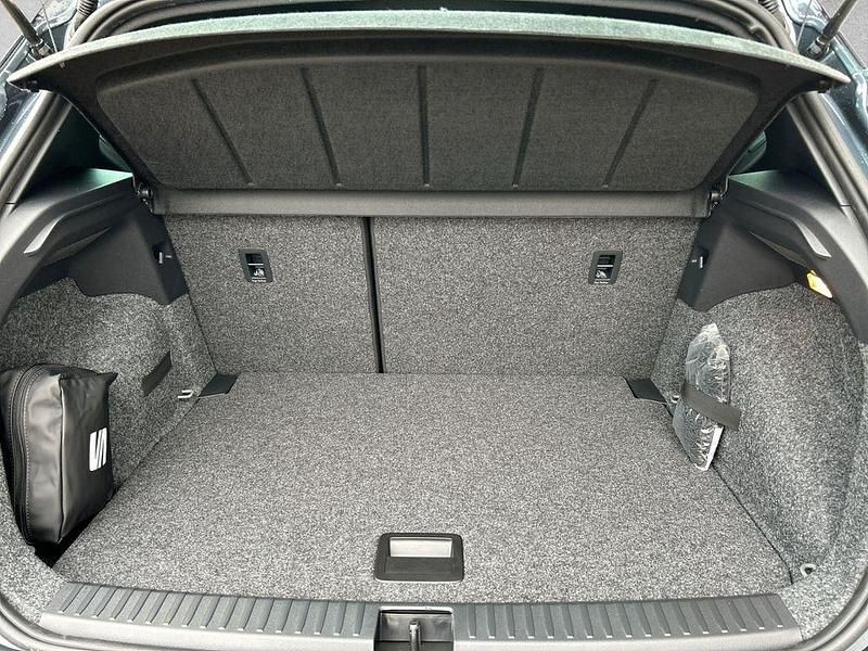 Neu Seat Arona FR 116 PS (85 kW) 2025 Grau SUV