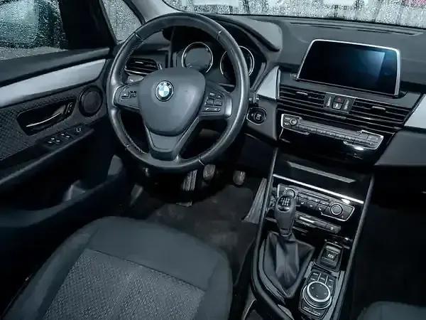 Używany BMW 218 Performance 150 KM (110 kW) 2020 Czarny Minivan