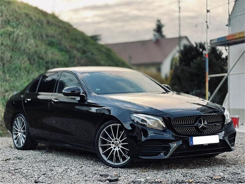 Schwarz Gebraucht 2016 Mercedes E43 AMG Avantgarde Limousine | 26.490 € - Bild 1/4