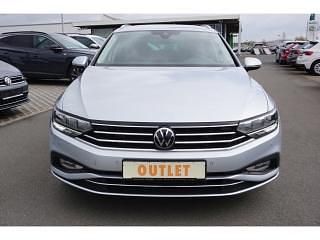 Gebraucht VW Passat 150 PS (110 kW) 2024 Silber Kombi