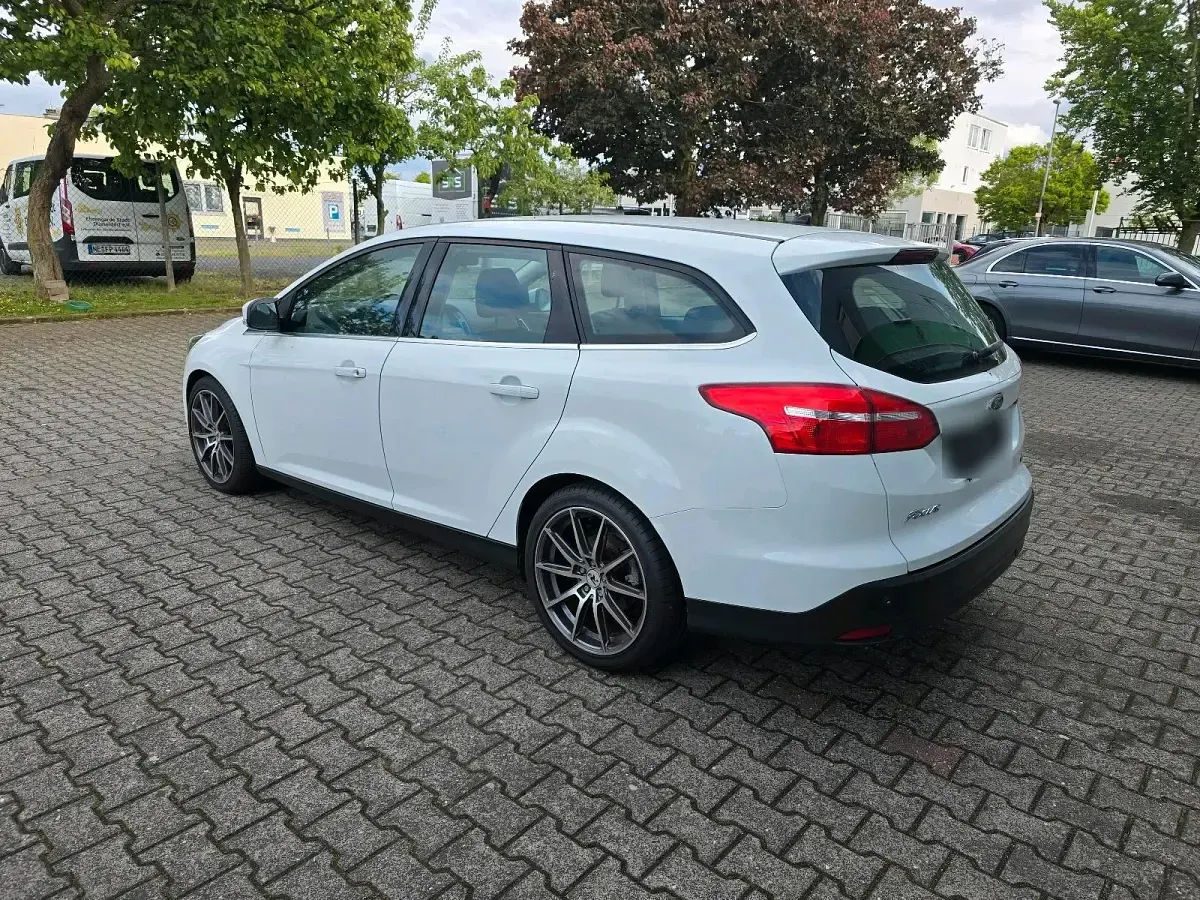 Gebraucht Ford Focus 125 PS (91 kW) 2017 Weiß Kombi