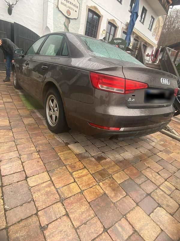 Gebraucht Audi A4 150 PS (110 kW) 2018 Andere farben Limousine