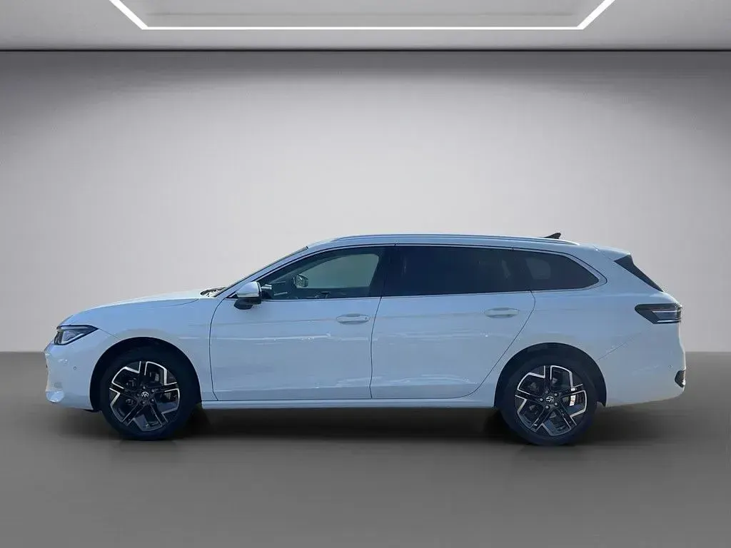 Gebraucht VW Passat Elegance 150 PS (110 kW) 2024 Pure white Kombi