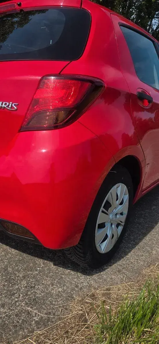 Gebraucht Toyota Yaris 69 PS (50 kW) 2016 Rot Kleinwagen
