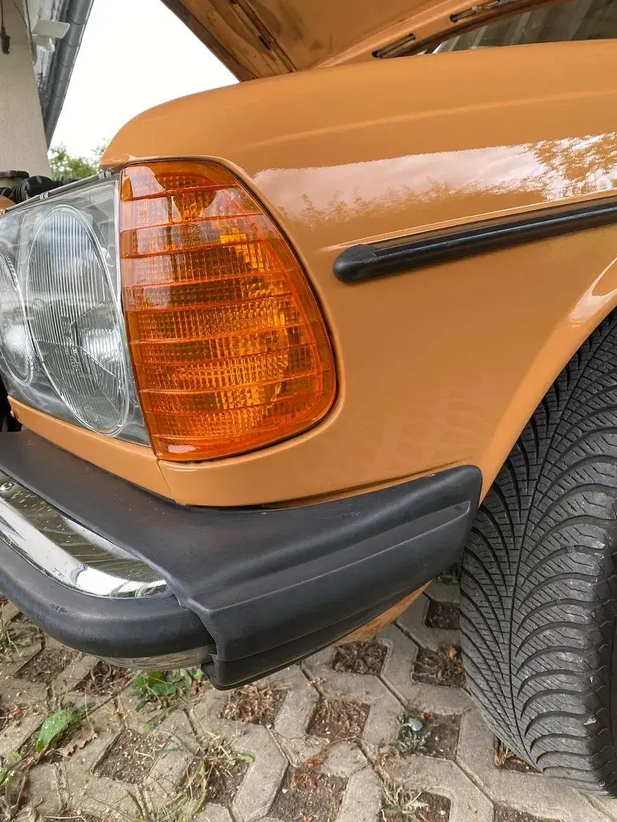 Gebraucht Mercedes 240 72 PS (52 kW) 1978 Orange Limousine