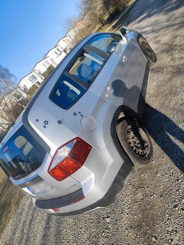Gebraucht Chevrolet Orlando 163 PS (119 kW) 2011 Silber Van / Kleinbus