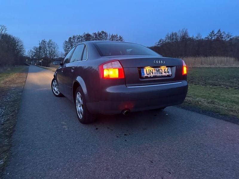 Gebraucht Audi A4 102 PS (75 kW) 2002 Silber Limousine