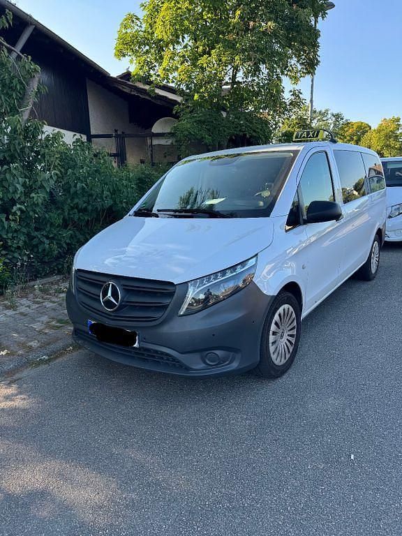 Weiß Gebraucht 2023 Mercedes Vito Van / Kleinbus | 31.900 € - Bild 1/4