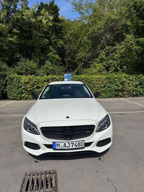 Weiß Gebraucht 2017 Mercedes C300 Avantgarde Limousine | 21.000 € (Fairer Preis) - Bild 1/4