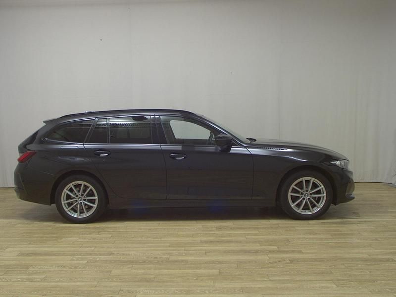 Schwarz Gebraucht 2023 BMW 320 Shadowline Kombi | 27.480 € (Superpreis) - Bild 1/4