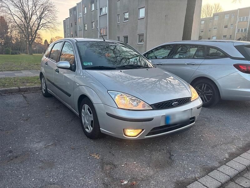 Gebraucht Ford Focus 115 PS (84 kW) 2002 Silber Kleinwagen
