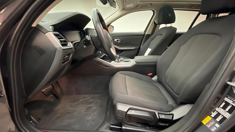 Gebraucht BMW 330e Advantage 292 PS (214 kW) 2021 Mineralgrau metallic Kombi