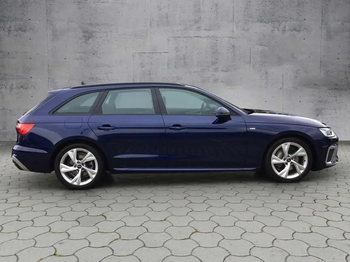 Gebraucht Audi A4 S-Line 204 PS (150 kW) 2024 Navarrablau metallic Kombi