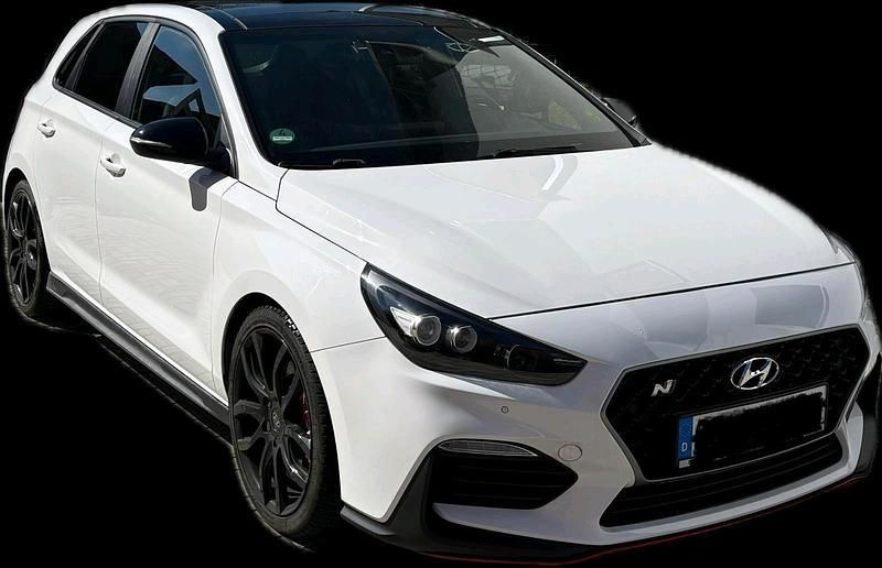 Weiß Gebraucht 2017 Hyundai i30 Kombi | 28.000 € - Bild 1/4