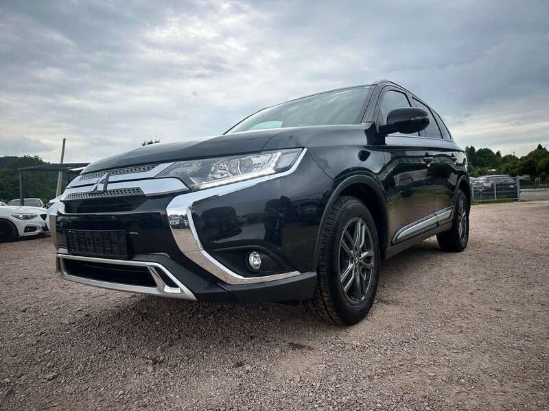 Pantherschwarz (p) Gebraucht 2020 Mitsubishi Outlander Diamant Edition SUV | 18.950 € (Superpreis) - Bild 1/4