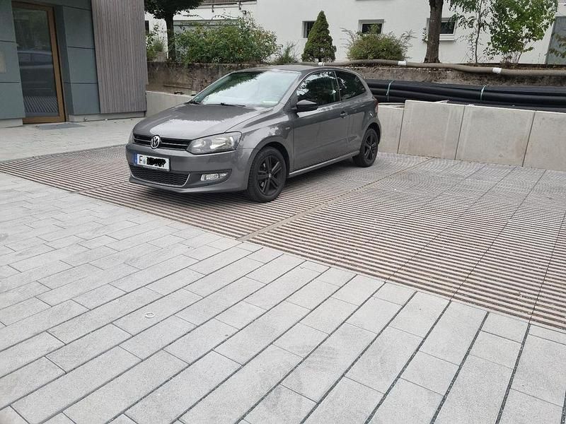 Grau Gebraucht 2013 VW Polo Match Limousine | 5.450 € (Guter Preis) - Bild 1/4