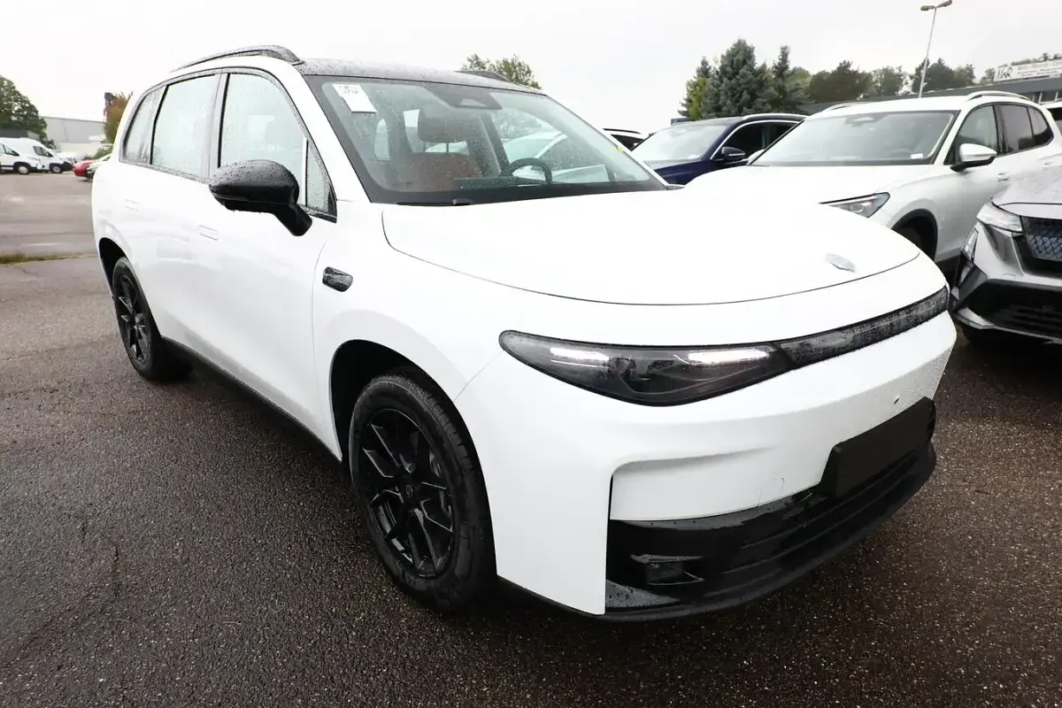 Uusi Leapmotor C10 439 kW (598 HP) 2026 Valkoinen Katumaasturi
