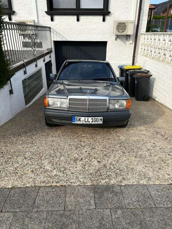 Silber Gebraucht 1992 Mercedes 190 Limousine | 9.000 € - Bild 1/4