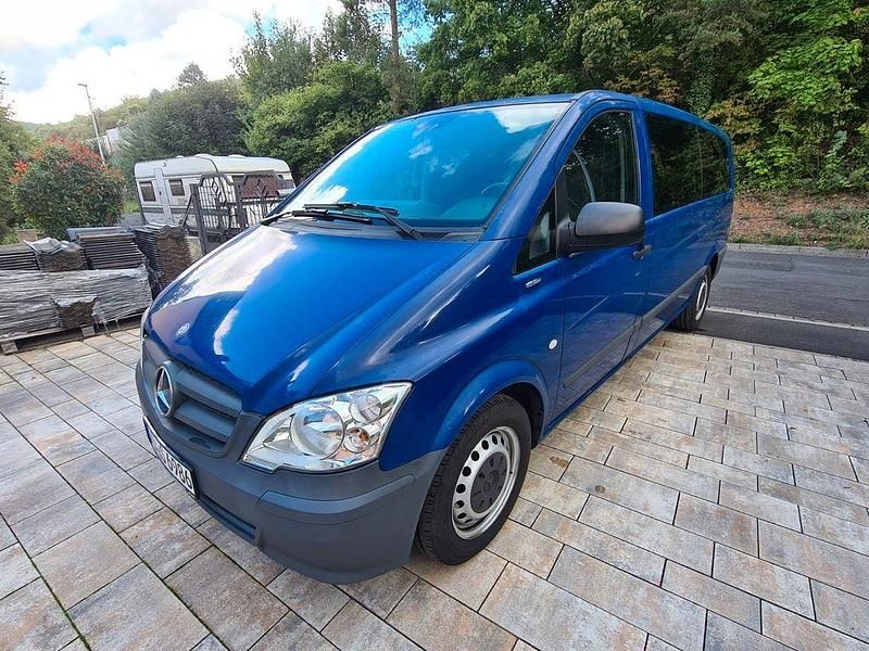 Blau Gebraucht 2011 Mercedes Vito Van / Kleinbus | 12.400 € (Teuer) - Bild 1/4