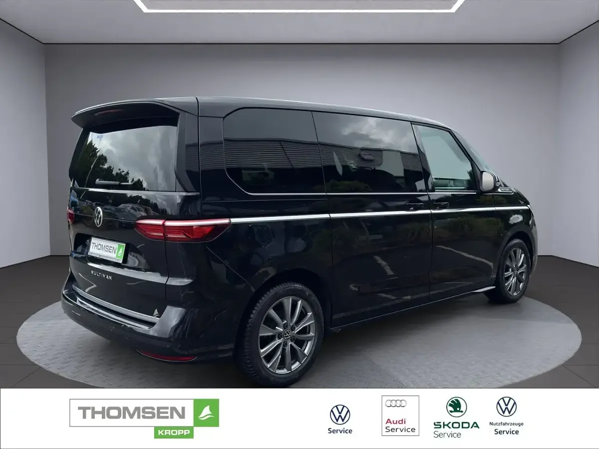 Gebraucht VW Multivan Style 204 PS (150 kW) 2023 Deep black perleffekt Van / Kleinbus