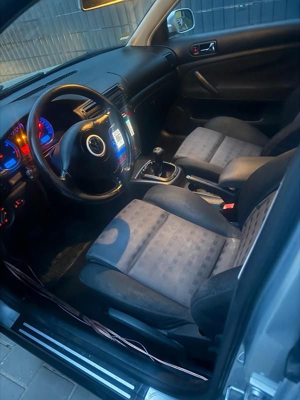 Second-hand VW Passat 131 CP (96 kW) 2002 Argintiu Break