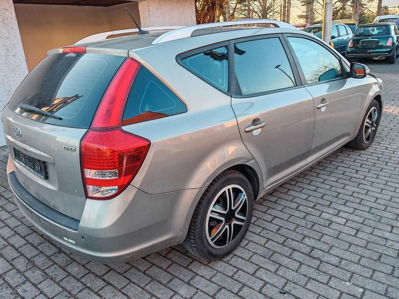 Gebraucht Kia Ceed 116 PS (85 kW) 2010 Gold Kleinwagen