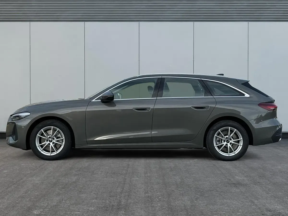 Neu Audi A5 Basis 204 PS (150 kW) 2025 Chronosgrau metallic Kombi