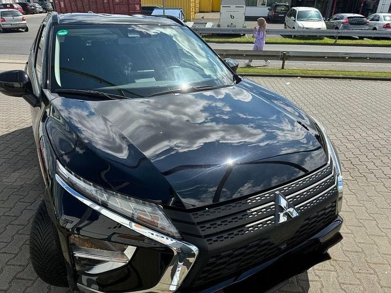Schwarz Gebraucht 2022 Mitsubishi Eclipse Cross Basis SUV | 21.600 € (Superpreis) - Bild 1/2