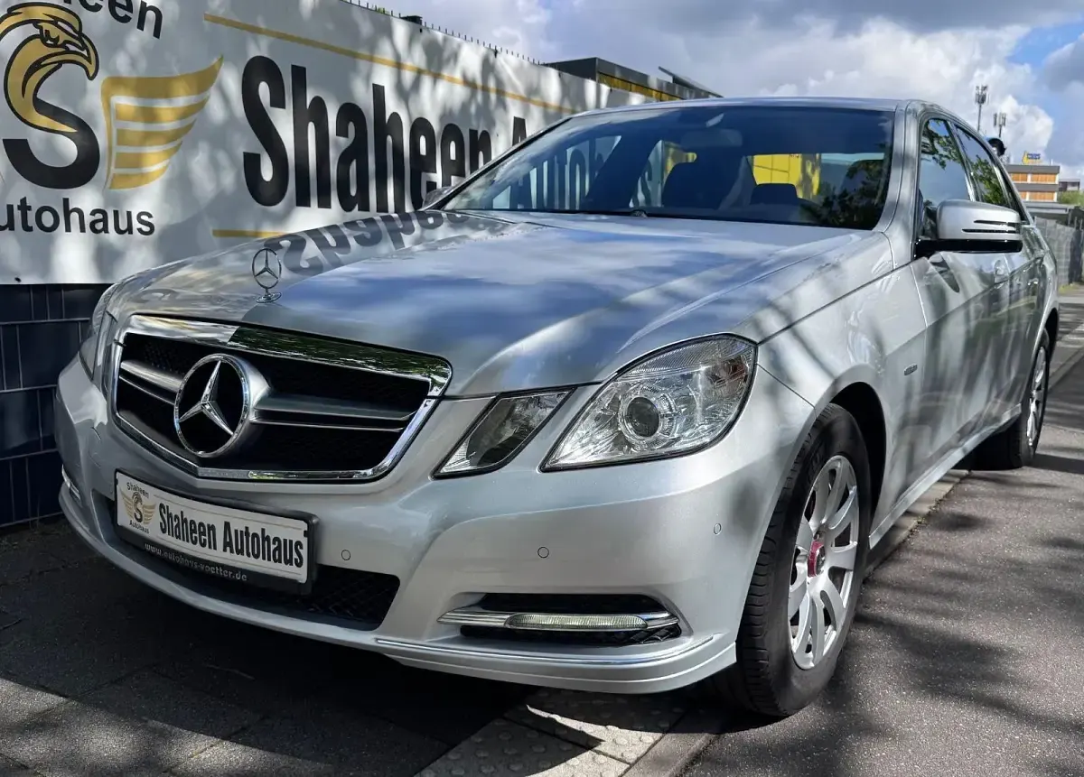 Gebraucht Mercedes E200 184 PS (135 kW) 2011 Silber Limousine