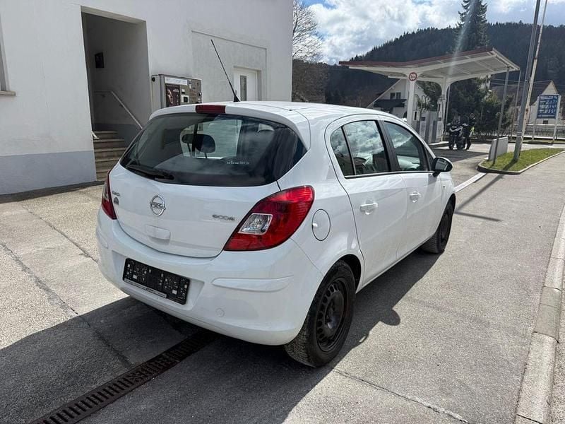 Gebraucht Opel Corsa 75 PS (55 kW) 2012 Weiß Kleinwagen