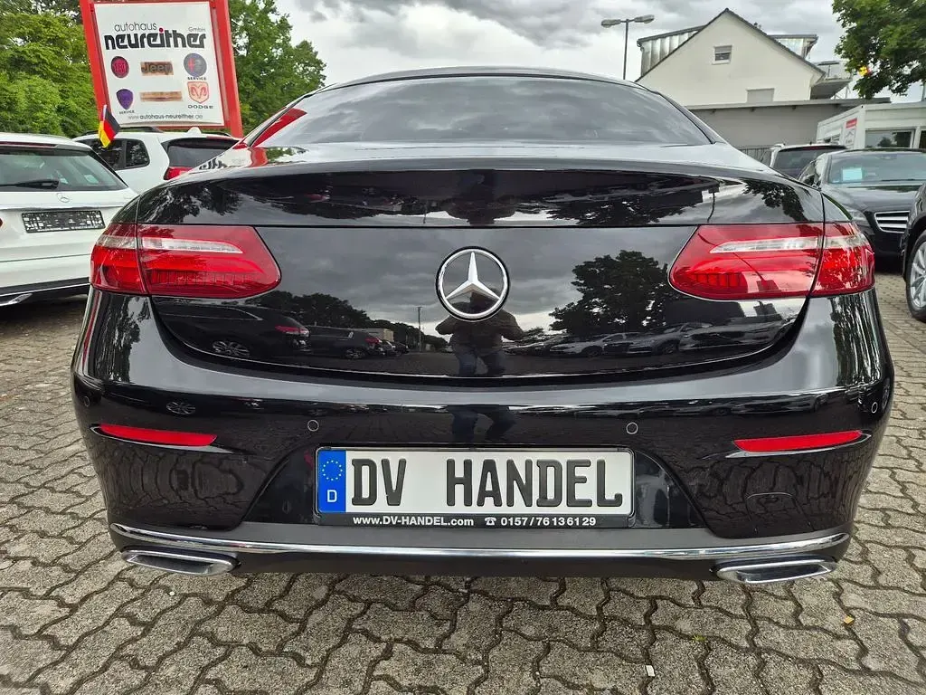 Gebraucht Mercedes E220 AMG line 194 PS (142 kW) 2018 Schwarz Coupé