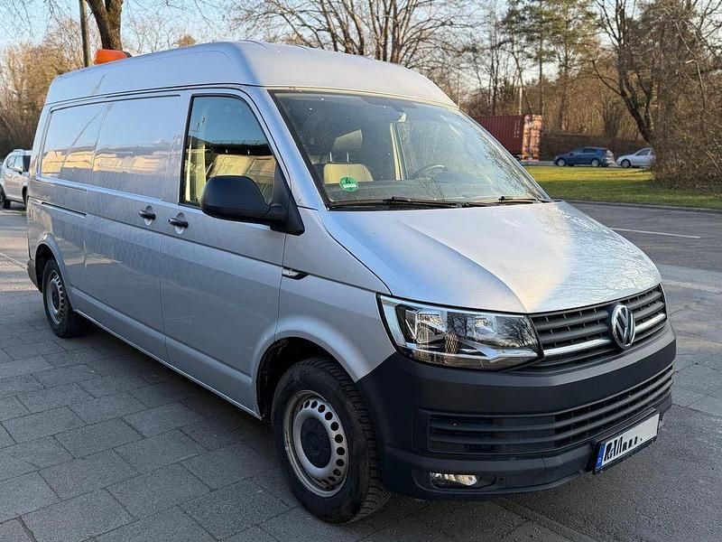 Gebraucht VW Transporter 150 PS (110 kW) 2017 Silber Van