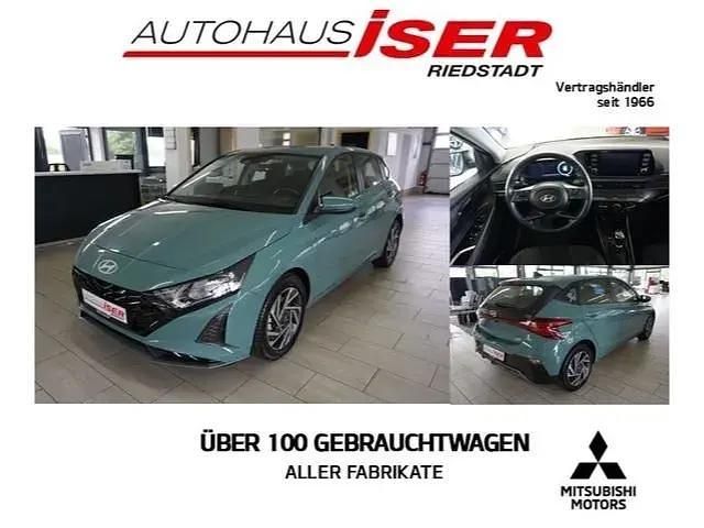 Grün Gebraucht 2024 Hyundai i20 Trend Limousine | 17.890 € (Fairer Preis) - Bild 1/4