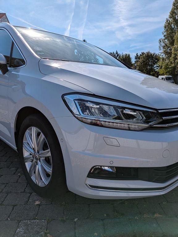 Gebraucht VW Touran Highline 150 PS (110 kW) 2018 Weiß Van / Kleinbus