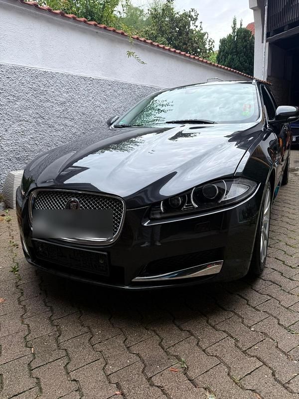 Andere farben Gebraucht 2015 Jaguar XF Sportbrake Kombi | 11.300 € (Etwas zu teuer) - Bild 1/4