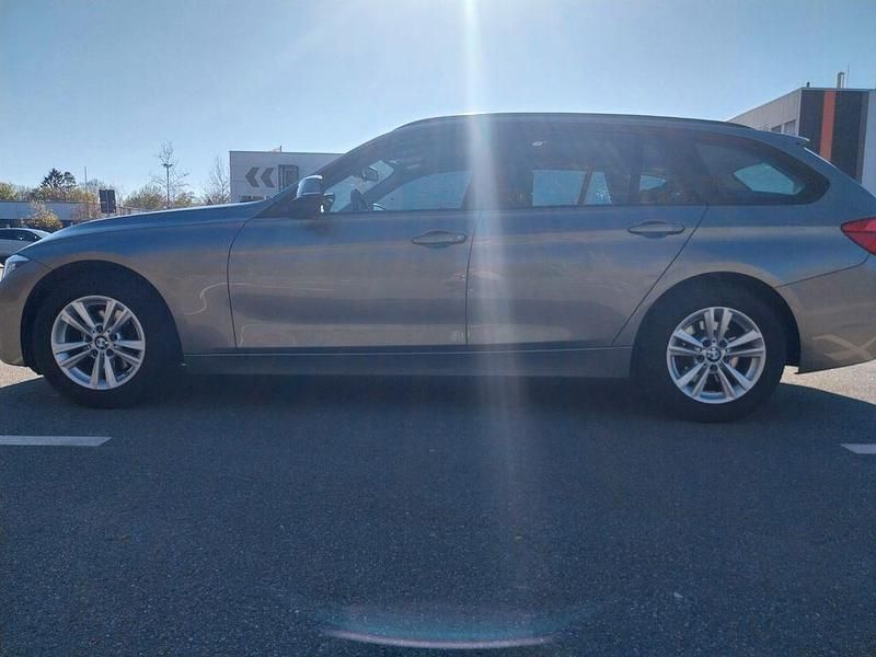 Gebraucht BMW 318 150 PS (110 kW) 2019 Gold Kombi