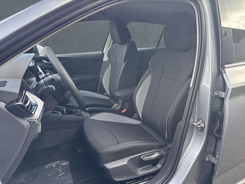 Neu Skoda Scala 116 PS (85 kW) 2026 Silber Kleinwagen