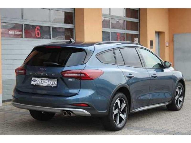 Gebraucht Ford Focus 125 PS (91 kW) 2023 Chromablaumetallic (metallic) Kombi