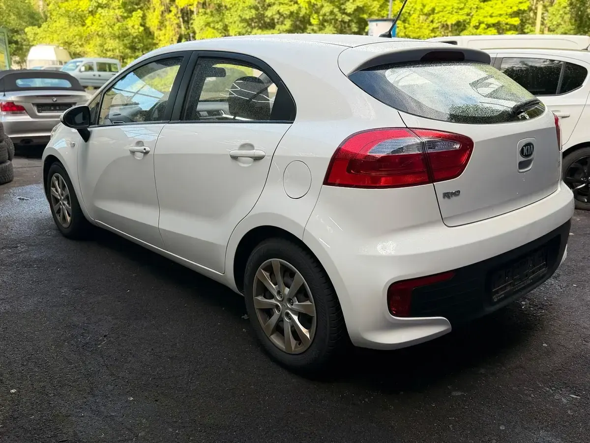 Gebraucht Kia Rio 85 PS (62 kW) 2016 Weiß Kleinwagen