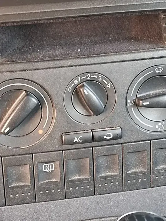 Gebraucht VW Polo Basis 60 PS (44 kW) 2000 Schwarz Limousine
