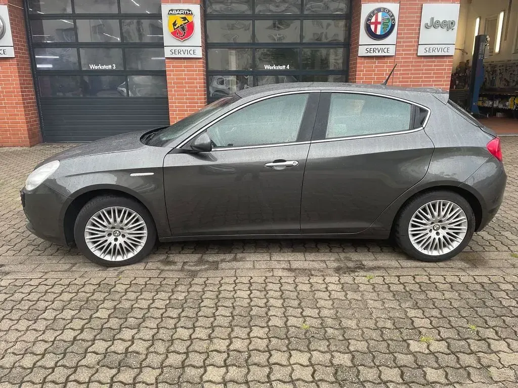 Gebraucht Alfa Romeo Giulietta Turismo 170 PS (125 kW) 2012 Grau Kleinwagen